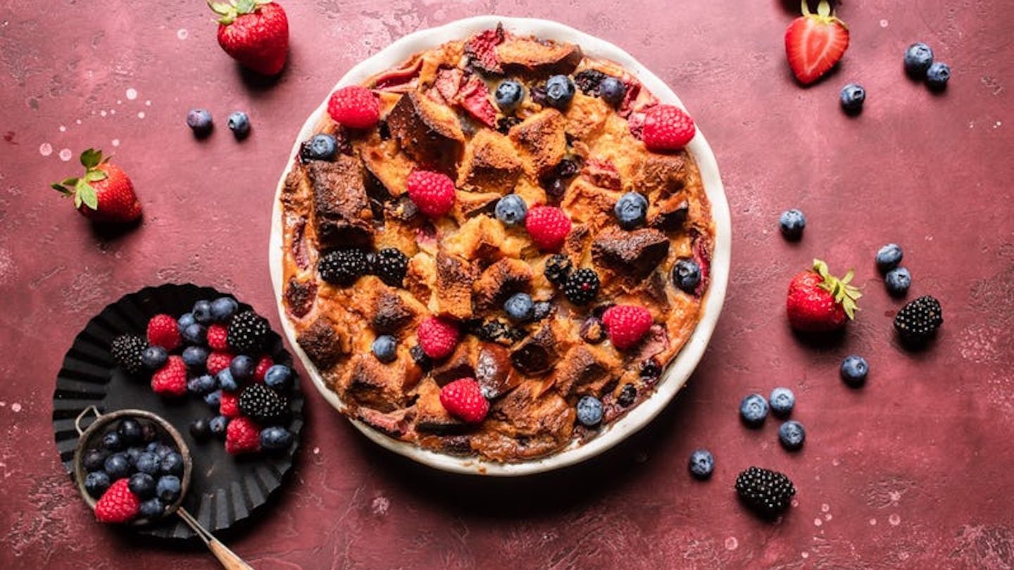 Recette du pudding au pain à base de petits fruits