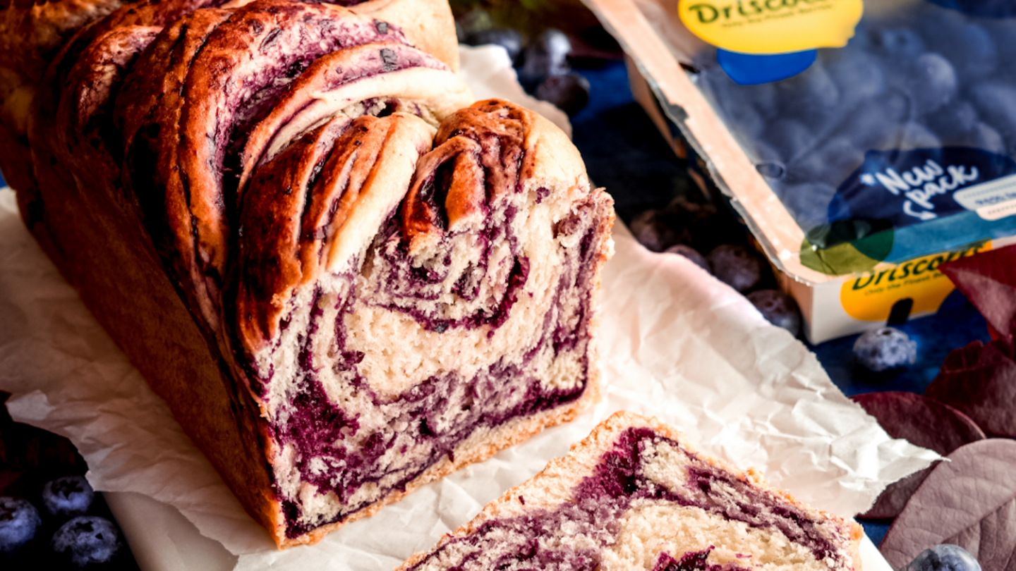 Babka fourrée aux myrtilles