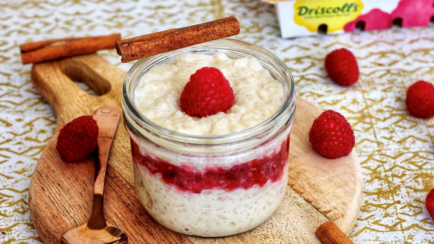 Riz au lait parfumé à la cannelle et à la framboise 