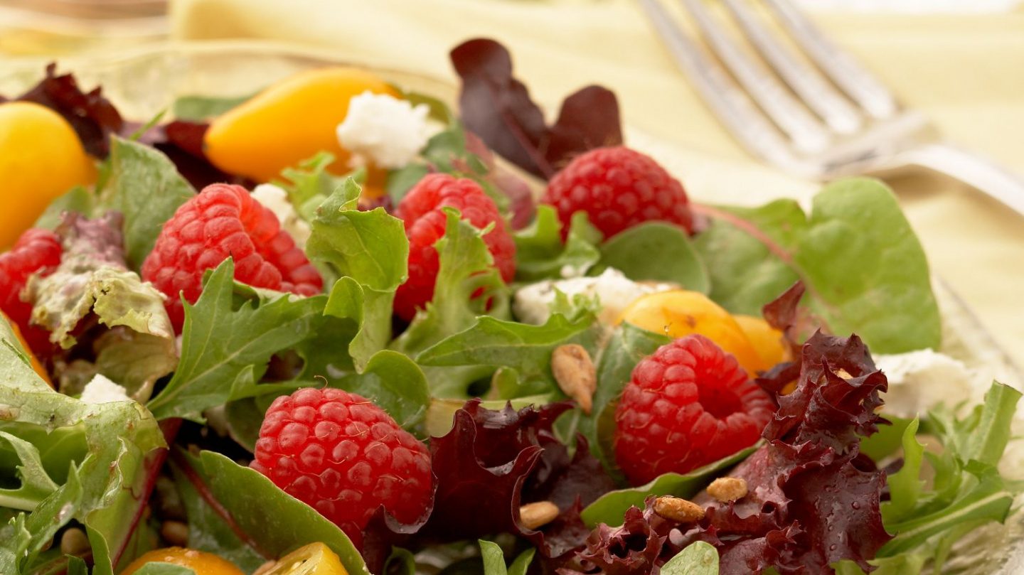 Salade de fromage de chèvre aux framboises