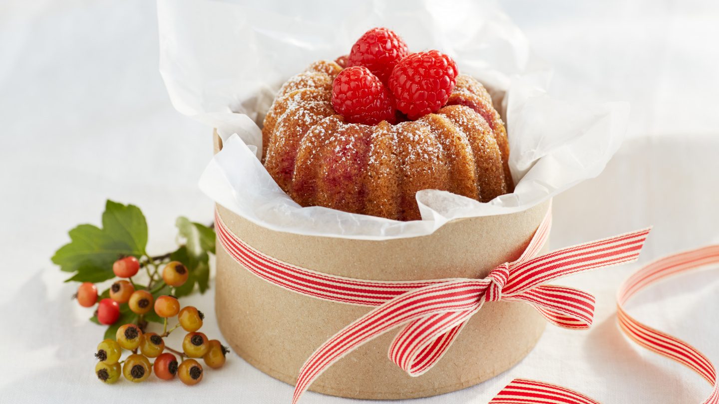 Mini gâteau Bundt à l'huile d'olive fait avec des framboises Driscoll's