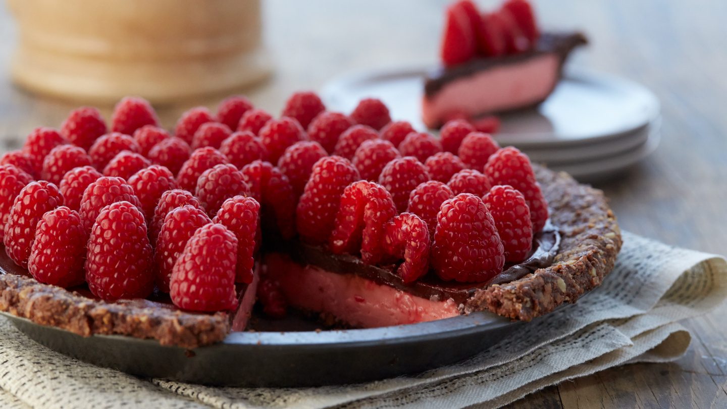 Tarte aux barres Nanaïmo et aux framboises