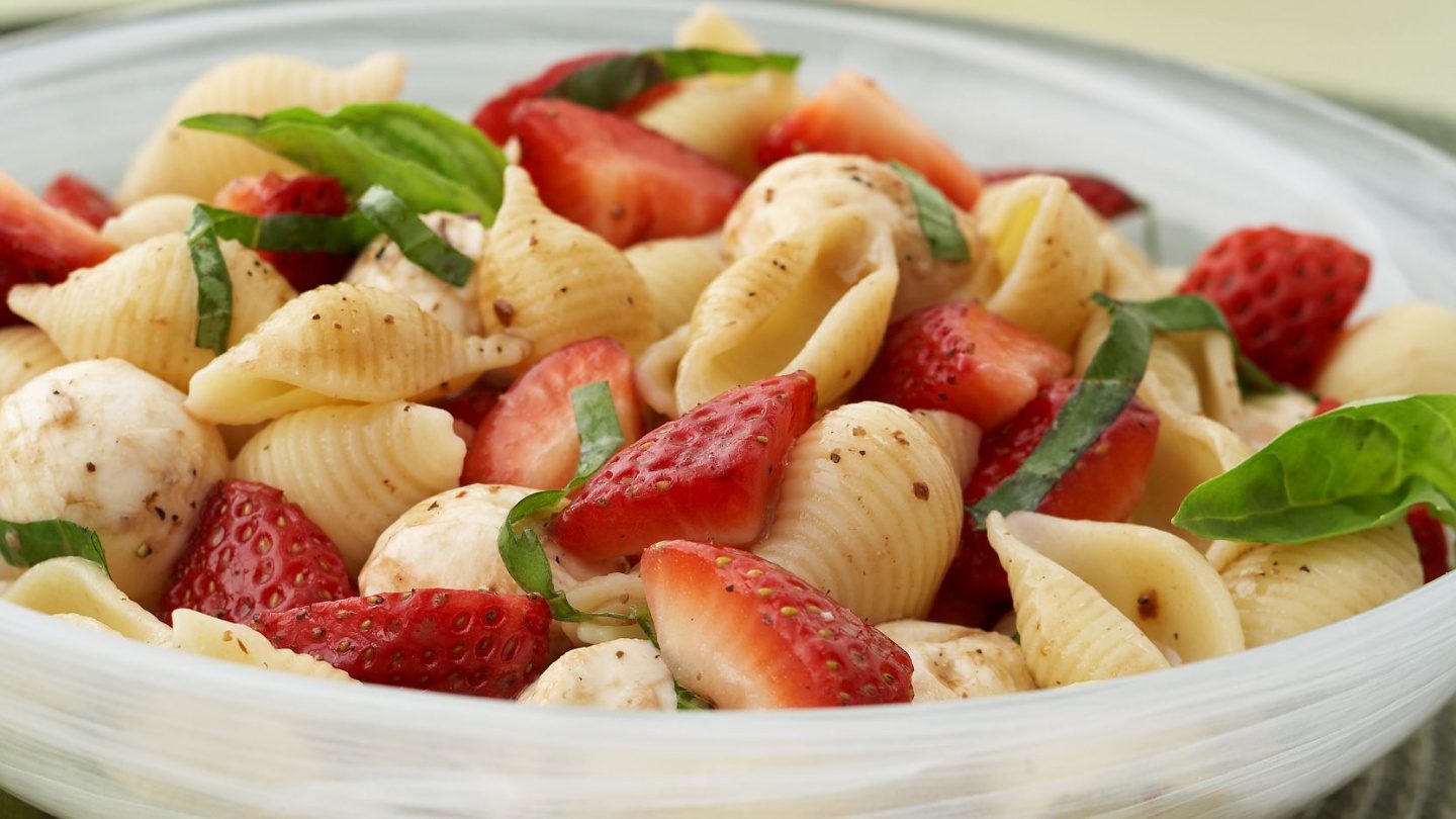 Salade caprese aux fraises 