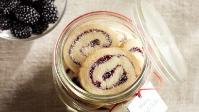 Petits roulés aux amandes et aux mûres