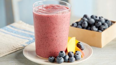 Smoothie santé à la myrtille et la mangue