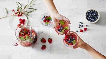 Délicieux punch aux fruits rouges