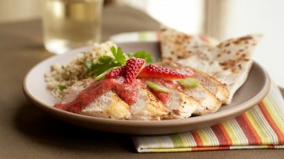 Poulet épicé au cumin avec coulis de fraises