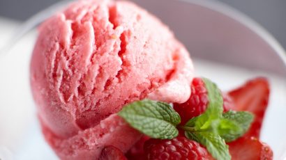 Yogourt glacé à la fraise et à la framboise