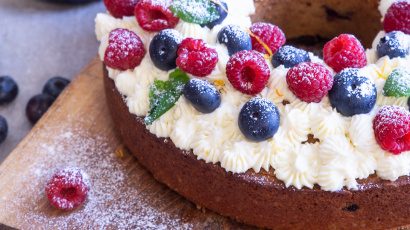 Gâteau de Noël aux fruits rouges 