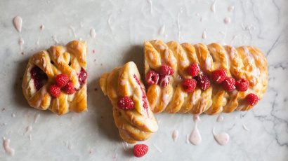 Brioche tressée aux framboises