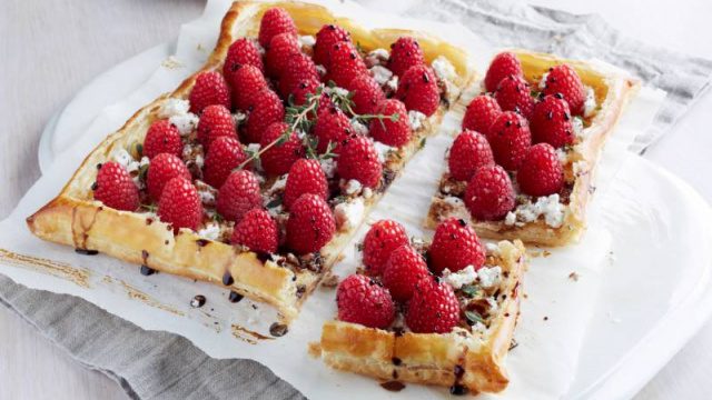 Recette pour gâteau au fromage avec framboises