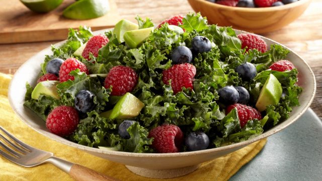 recette avec des myrtilles fraîches pour une salade saine