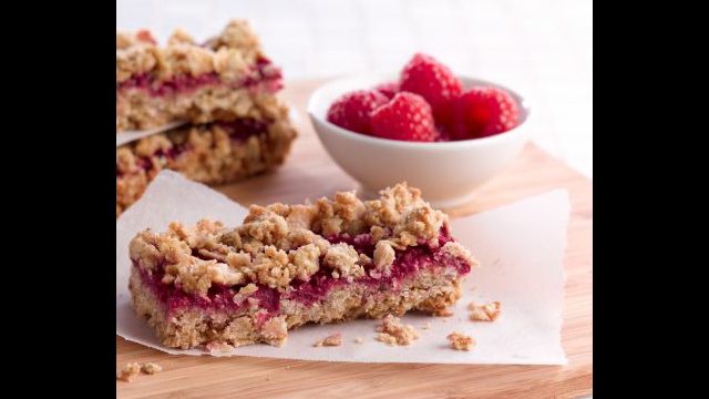 Recette pour de barres d'avoine et de framboises fraîches