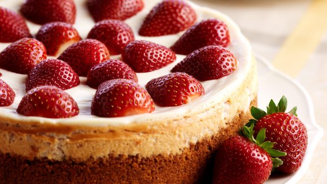 Classic Strawberry Cheesecake