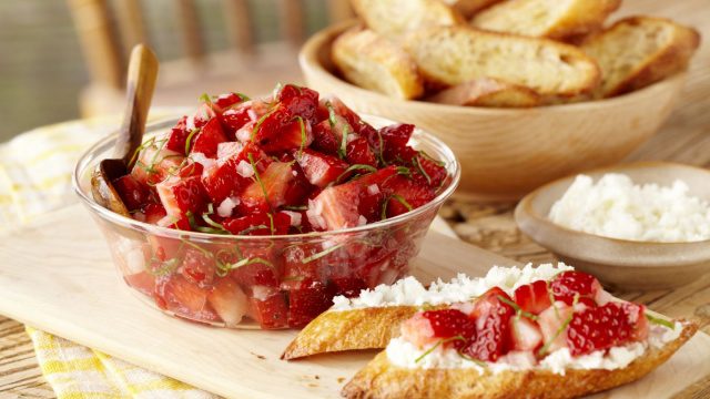 Strawberry recipe for a salsa with basil